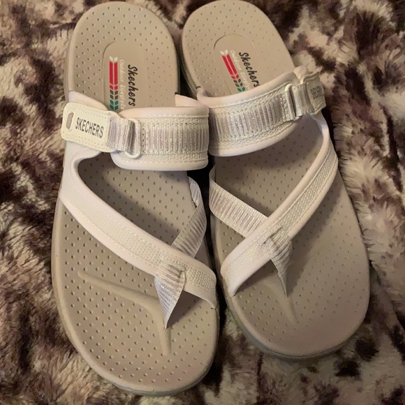 Sketcher sandals. Size 9. - Picture 3 of 4